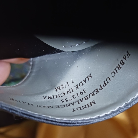 Kelly & Katie - Picture 5 of 8